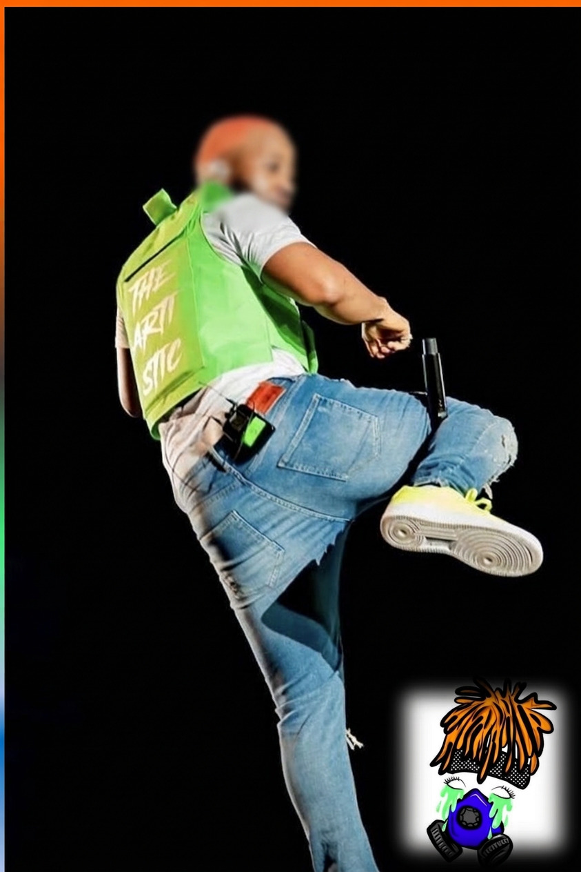 Brandon on stage in the green THE ARTISTIC vest.